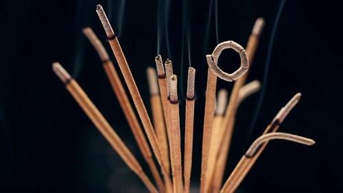 Giải mã giấc mơ thấy hương, nhang