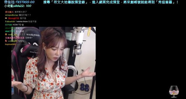 Nữ Streamer cởi áo ngay trên sóng khi bị Fan chê mặc áo xấu